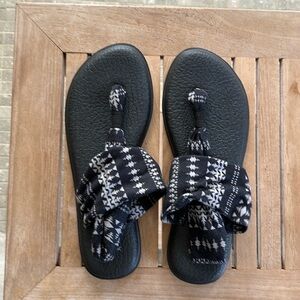 Sanuk Women's Yoga Sling 2. Koa Tribal Print. Size US 9.